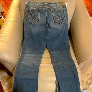 SILVER JEANS “Suki Slim Mid Boot”